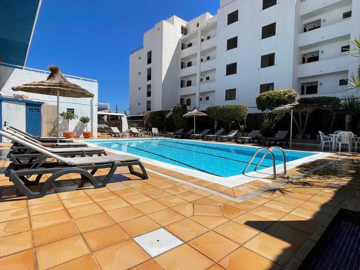 Apartamentos Cel Blau Санта Еулалия дел Рио Екстериор снимка