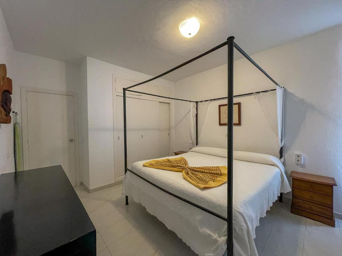 Apartamentos Cel Blau Санта Еулалия дел Рио Екстериор снимка