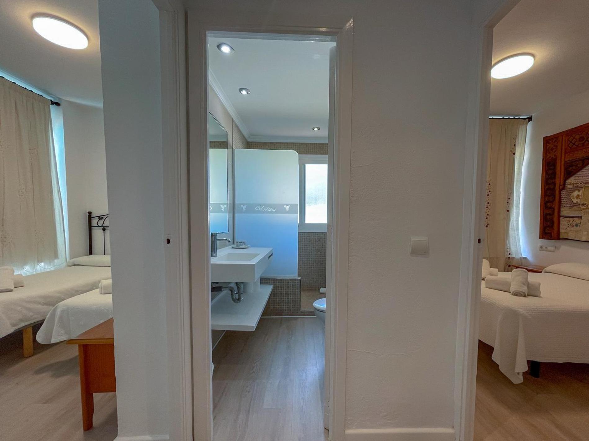 Apartamentos Cel Blau Санта Еулалия дел Рио Екстериор снимка