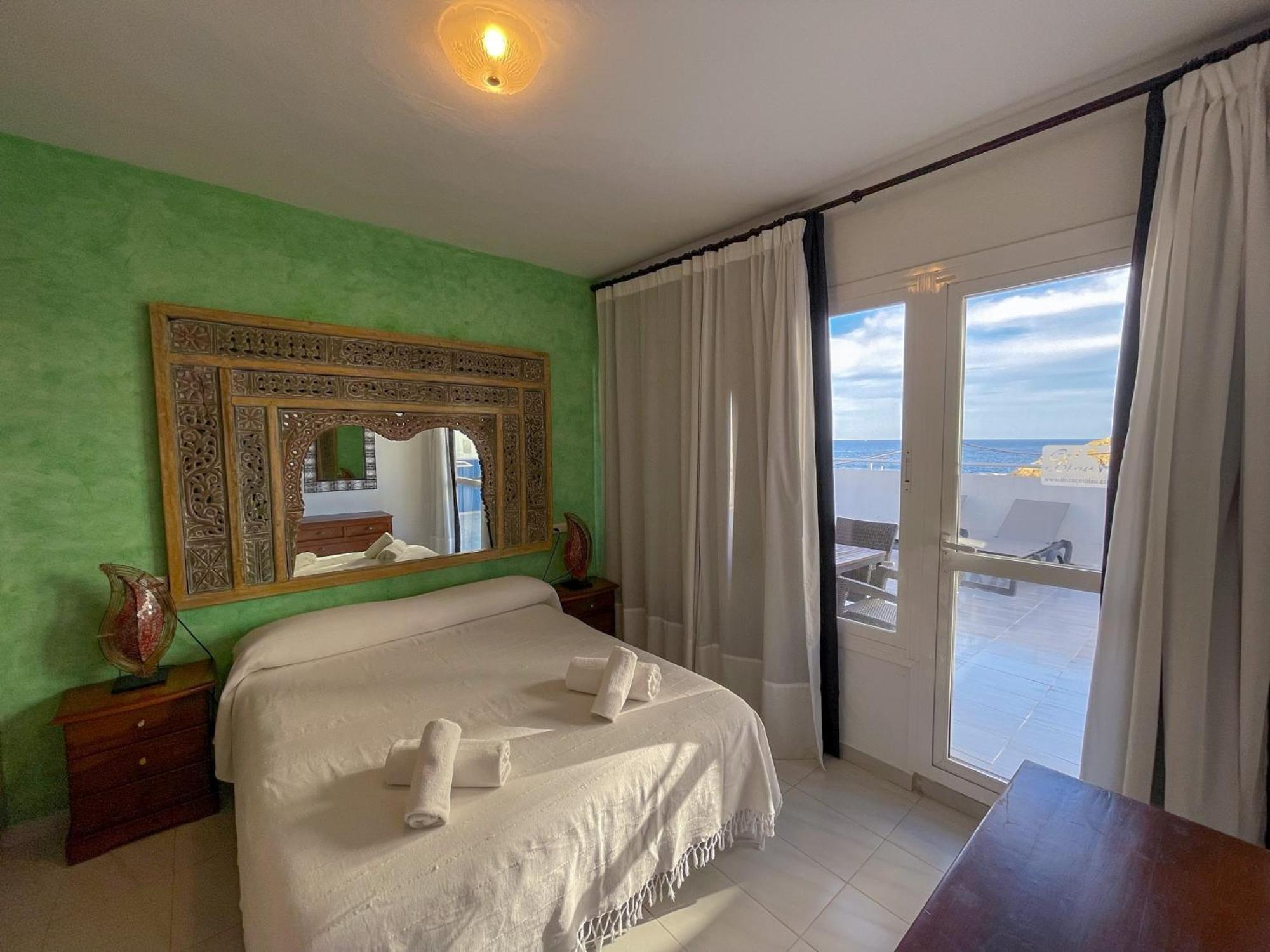 Apartamentos Cel Blau Санта Еулалия дел Рио Екстериор снимка