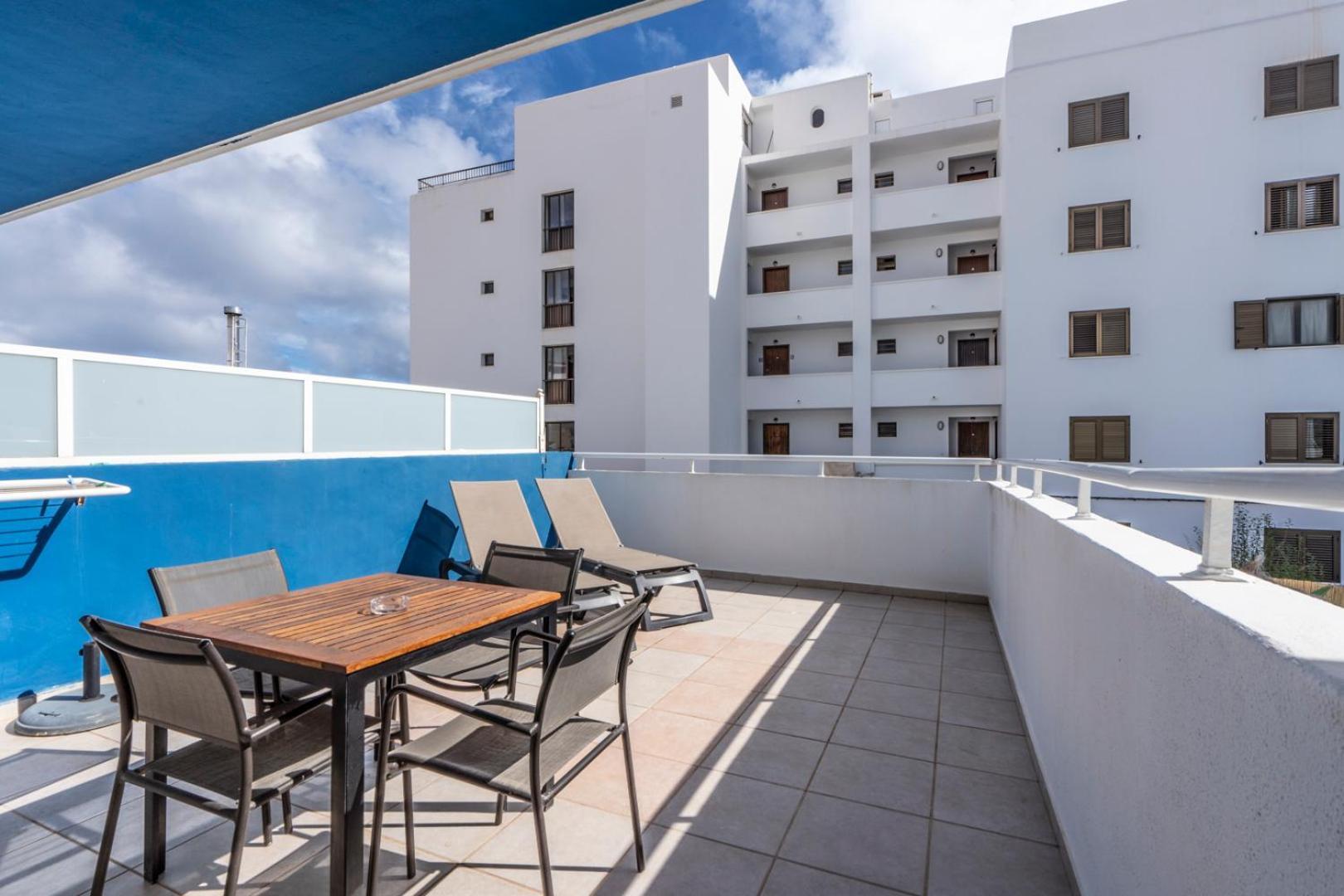 Apartamentos Cel Blau Санта Еулалия дел Рио Екстериор снимка