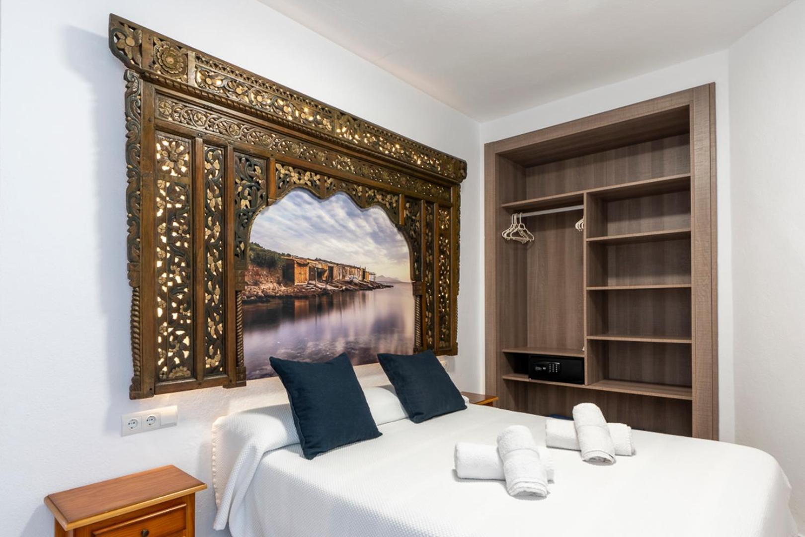 Apartamentos Cel Blau Санта Еулалия дел Рио Екстериор снимка