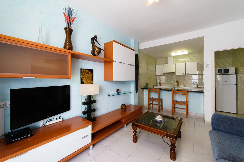 Apartamentos Cel Blau Санта Еулалия дел Рио Екстериор снимка